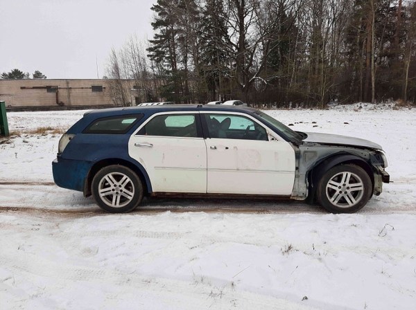 МВД продаёт ржавый Chrysler 300С, сделав уценку. Сколько было, а сколько стало? МВД продаёт ржавый Chrysler 300С, сделав уценку. Сколько было, а сколько стало?