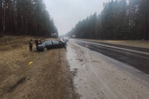 Девушка на 9 месяце беременности решилась на опасный обгон и попала в ДТП Девушка на 9 месяце беременности решилась на опасный обгон и попала в ДТП