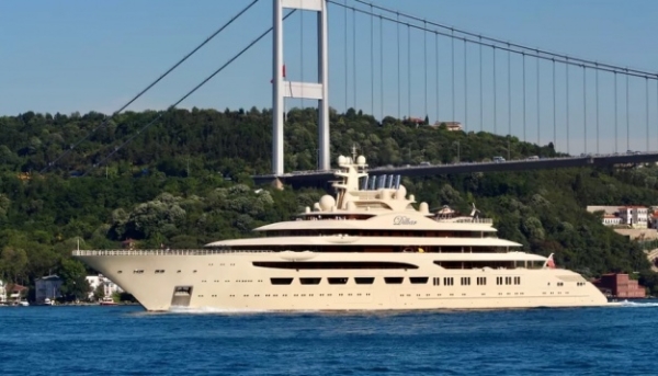 В Германии обыскивают суперъяхту российского олигарха Усманова В Германии обыскивают суперъяхту российского олигарха Усманова