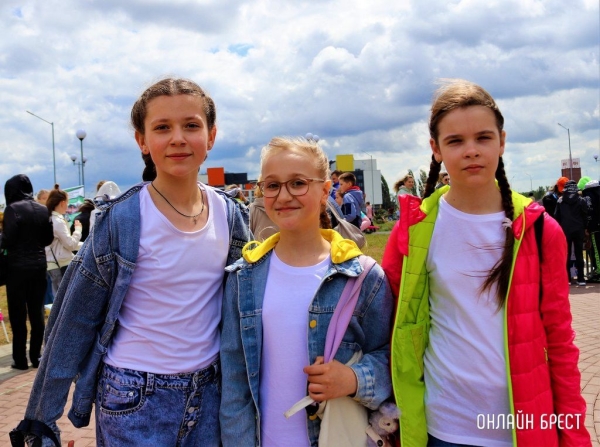 Читатель: Сегодня в Бресте на празднике «Дети нового 1000-летия»
             
                Читатель: Сегодня в Бресте на празднике «Дети нового 1000-летия»