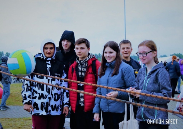 Читатель: Сегодня в Бресте на празднике «Дети нового 1000-летия»
             
                Читатель: Сегодня в Бресте на празднике «Дети нового 1000-летия»