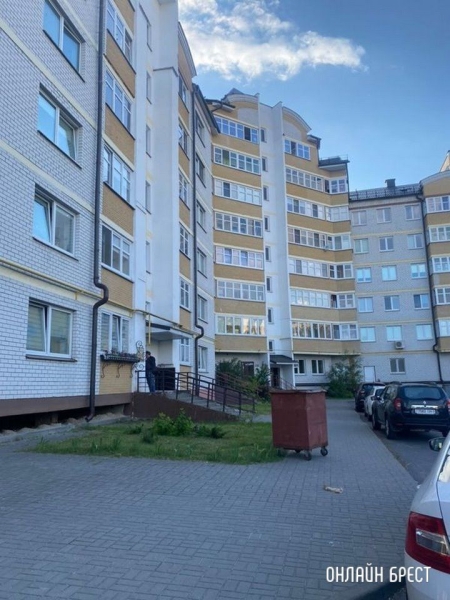 Читатель: Брест, бульвар Космонавтов, 40. Под окном дома круглые сутки стоит мусорный контейнер. Он ведь должен стоять в шахте мусоропровода?
             
                Читатель: Брест, бульвар Космонавтов, 40. Под окном дома круглые сутки стоит мусорный контейнер. Он ведь должен стоять в шахте мусоропровода?