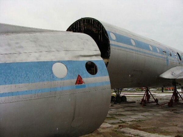 Читатель: Демонтаж самолёта на Востоке в Бресте, 2009 год
             
                Читатель: Демонтаж самолёта на Востоке в Бресте, 2009 год