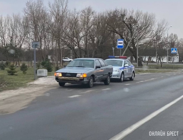 В выходные дни инспекторы ГАИ в Брестской области проводят рейдовые мероприятия в сельской местности В выходные дни инспекторы ГАИ в Брестской области проводят рейдовые мероприятия в сельской местности