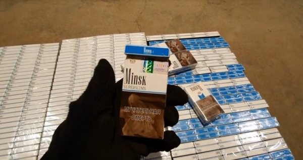 Редкий случай: контрабанду сигарет на полмиллиона евро спрятали среди стеклянных банок в фуре из Беларуси Редкий случай: контрабанду сигарет на полмиллиона евро спрятали среди стеклянных банок в фуре из Беларуси