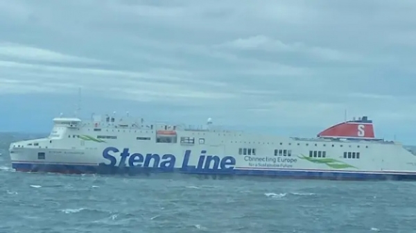 У берегов Швеции загорелся автомобильный паром с более чем 300 людьми на борту У берегов Швеции загорелся автомобильный паром с более чем 300 людьми на борту