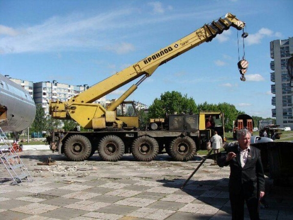 Читатель: Демонтаж самолёта на Востоке в Бресте, 2009 год
             
                Читатель: Демонтаж самолёта на Востоке в Бресте, 2009 год