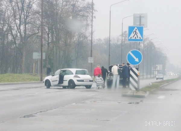 Очевидец: Сильно помяло. В Бресте на Рябцева произошло ДТП
             
                Очевидец: Сильно помяло. В Бресте на Рябцева произошло ДТП